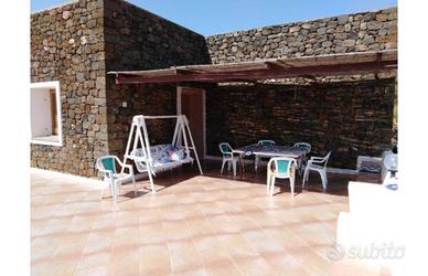 Dammuso ad ovest dell' isola