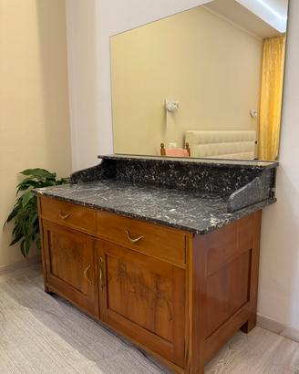 Mobile vintage con piano in marmo e specchio
