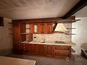 Cucina in legno classica