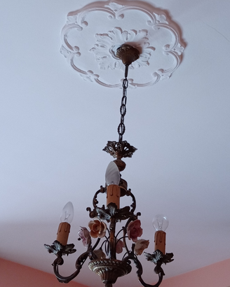 Lampadario e lampada da comodino