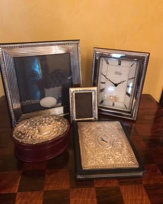 Cornice orologio argento