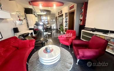 VILLA A SCHIERA CON BOX E GIARDINO