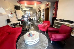 VILLA A SCHIERA CON BOX E GIARDINO
