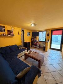 Casa indipendente di 80 m² con 3 locali e box auto