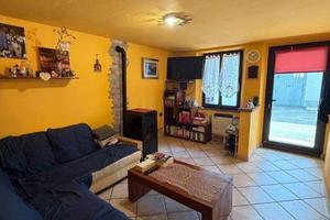 Casa indipendente di 80 m² con 3 locali e box auto