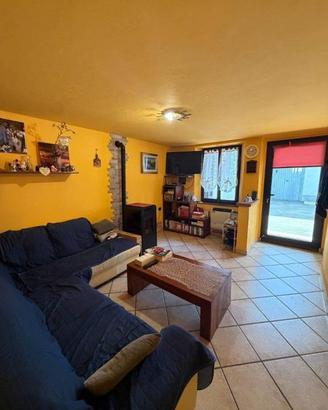 Casa indipendente di 80 m² con 3 locali e box auto