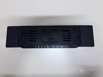 Tesla porta targa originale.