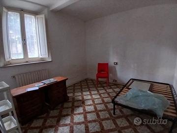 Appartamento 4 locali, bagno e resede