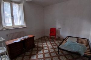 Appartamento 4 locali, bagno e resede