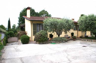 Villa di 430 m² con più di 5 locali e box auto dop
