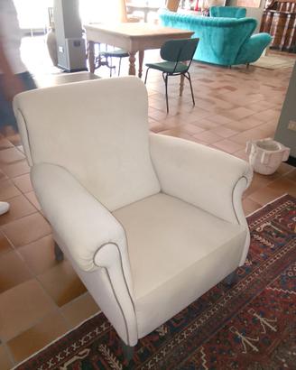 Poltrona design moderna in microfibra. restaurata