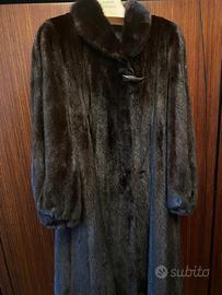 Pelliccia di Visone Maschio Nera