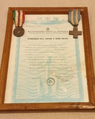 Attestato della Marina Militare con medaglie