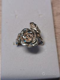 Anello artigianale a forma di Rosa 