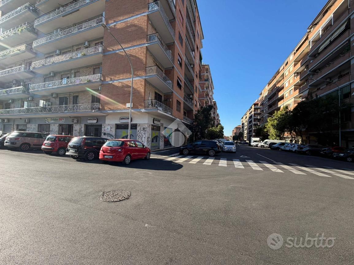 NEGOZIO A ROMA - Vista 2