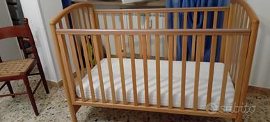 Lettino in legno bimbo
