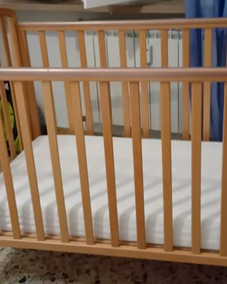 Lettino in legno bimbo