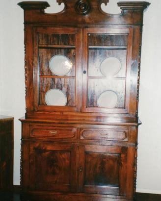 CREDENZA LOMBARDA DELLA META' DELL' 800 IN NOCE