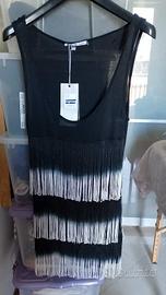 Elegante Top Nero con Frange Bianche