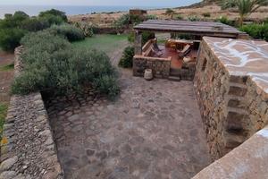 Dammuso indipendente con giardino a Scauri