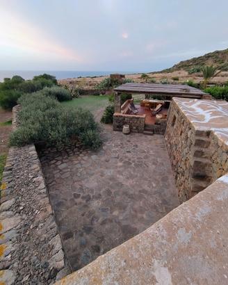 Dammuso indipendente con giardino a Scauri