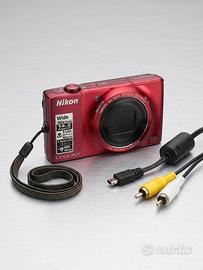 Fotocamera compatta Nikon Coolpix rossa 14.2 MP co