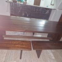 tavolo in legno con 4 panche
