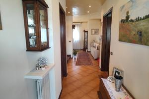 Porzione di schiera con giardino e garage