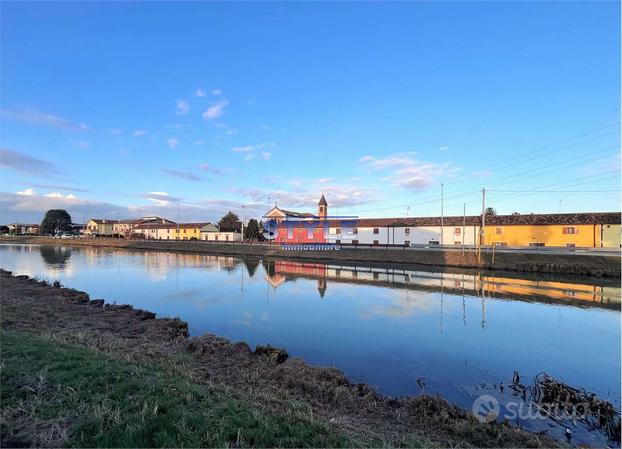 VILLA DEL '900 DA RISTRUTTURARE FRONTE NAVIGLIO