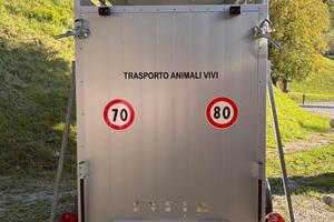 Trailer patente B