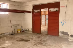 Garage 42Mq Aci Catena