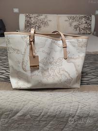 Borsa Alviero Martini sfondo bianco