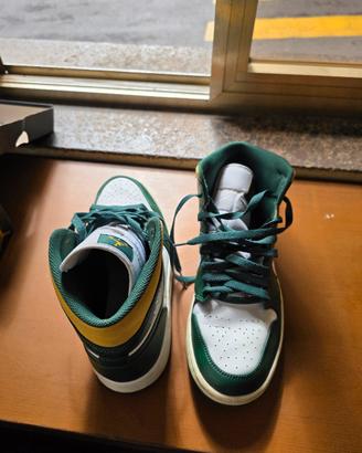 Nike Air Jordan 1 Mid Sonics