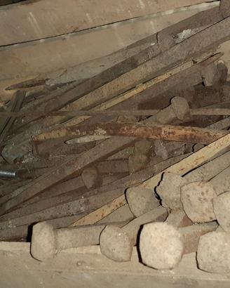 Chiodi antichi forgiati a mano