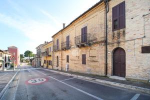 CASA SEMINDIPENDENTE A TORTORETO