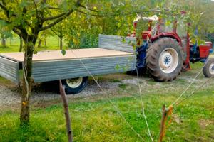 Trattore con rimorchio