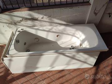 Jacuzzi vasca da bagno idromassaggio