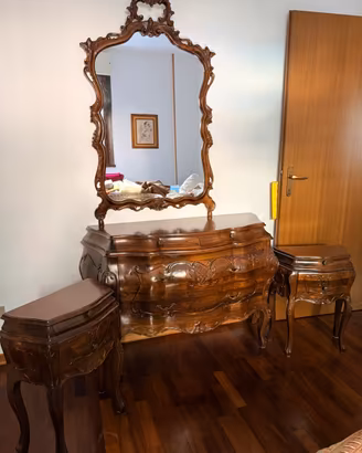 Cassettiera con specchio e comodini