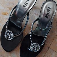 Sandali neri con strass – NUOVI mai usati