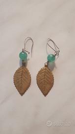 orecchini con foglie e pietra verde