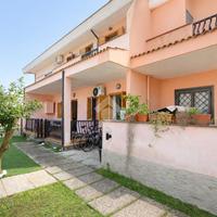VILLA A SCHIERA D'ANGOLO A ANZIO