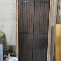 Scuri in legno per portafinestra. 