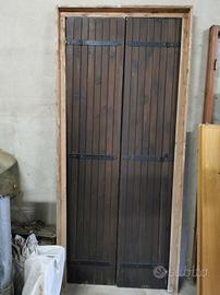 Scuri in legno per portafinestra. 