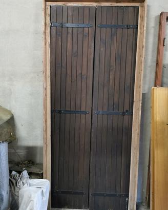 Scuri in legno per portafinestra. 