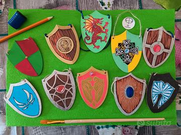 scudi in legno dipinti a mano