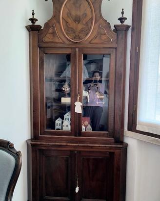 Vetrina angolare '900