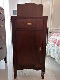 Coppia di comodini da camera