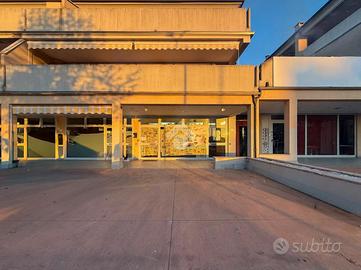 NEGOZIO A ROTTOFRENO