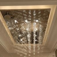 Lampadario con gocce in vetro sospese