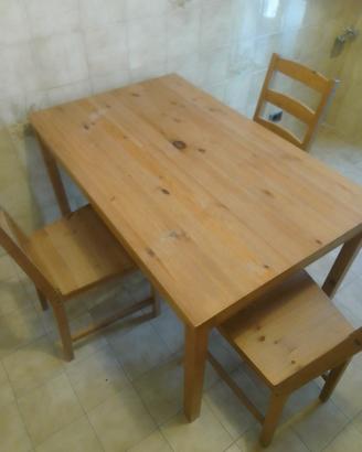 Tavolo Ikea inegno con 4 sedie